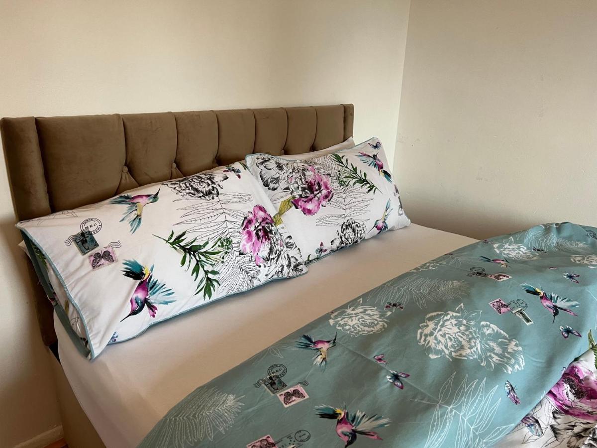 The Grande Residence - Close To Central London & Next To Northfield Tube Station Hanwell Екстериор снимка