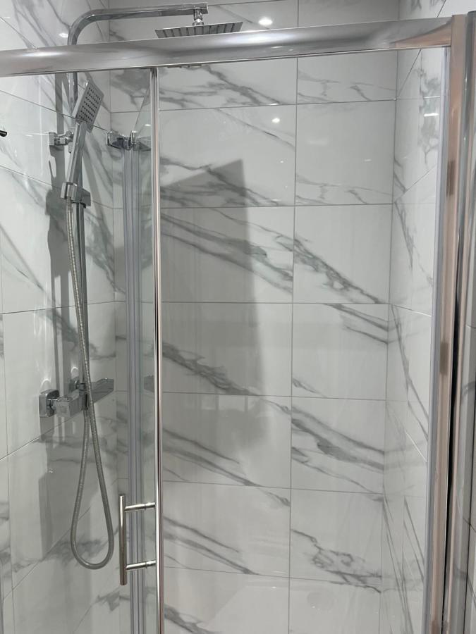 The Grande Residence - Close To Central London & Next To Northfield Tube Station Hanwell Екстериор снимка