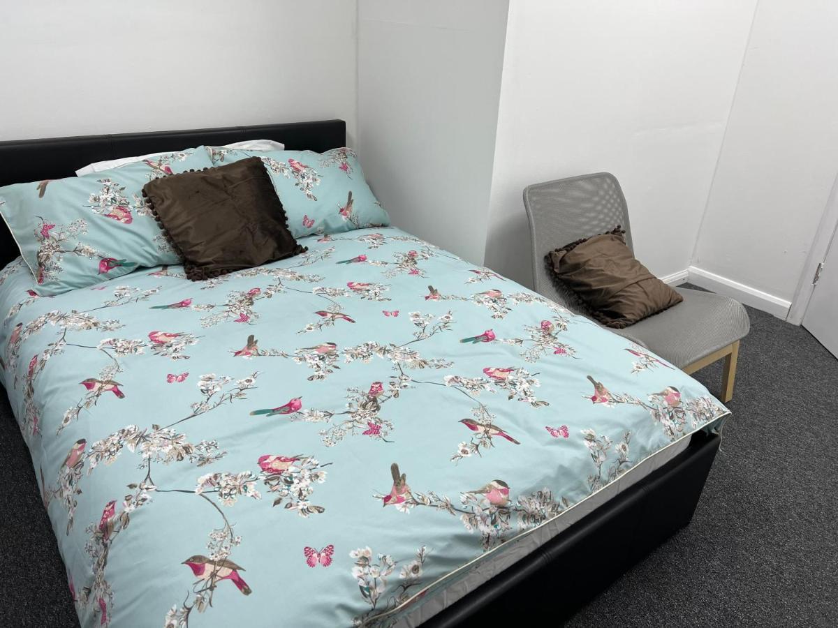 The Grande Residence - Close To Central London & Next To Northfield Tube Station Hanwell Екстериор снимка