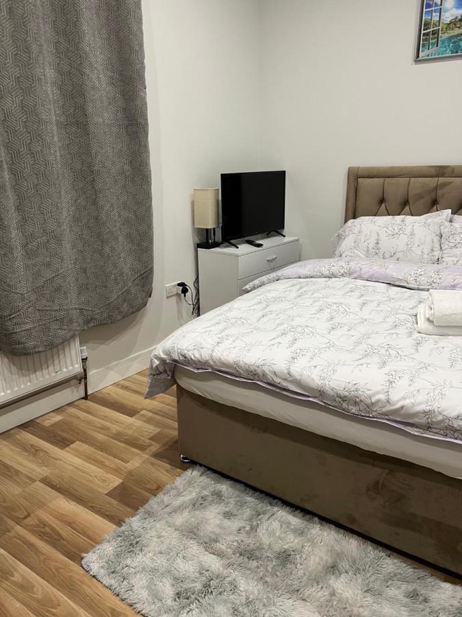 The Grande Residence - Close To Central London & Next To Northfield Tube Station Hanwell Екстериор снимка