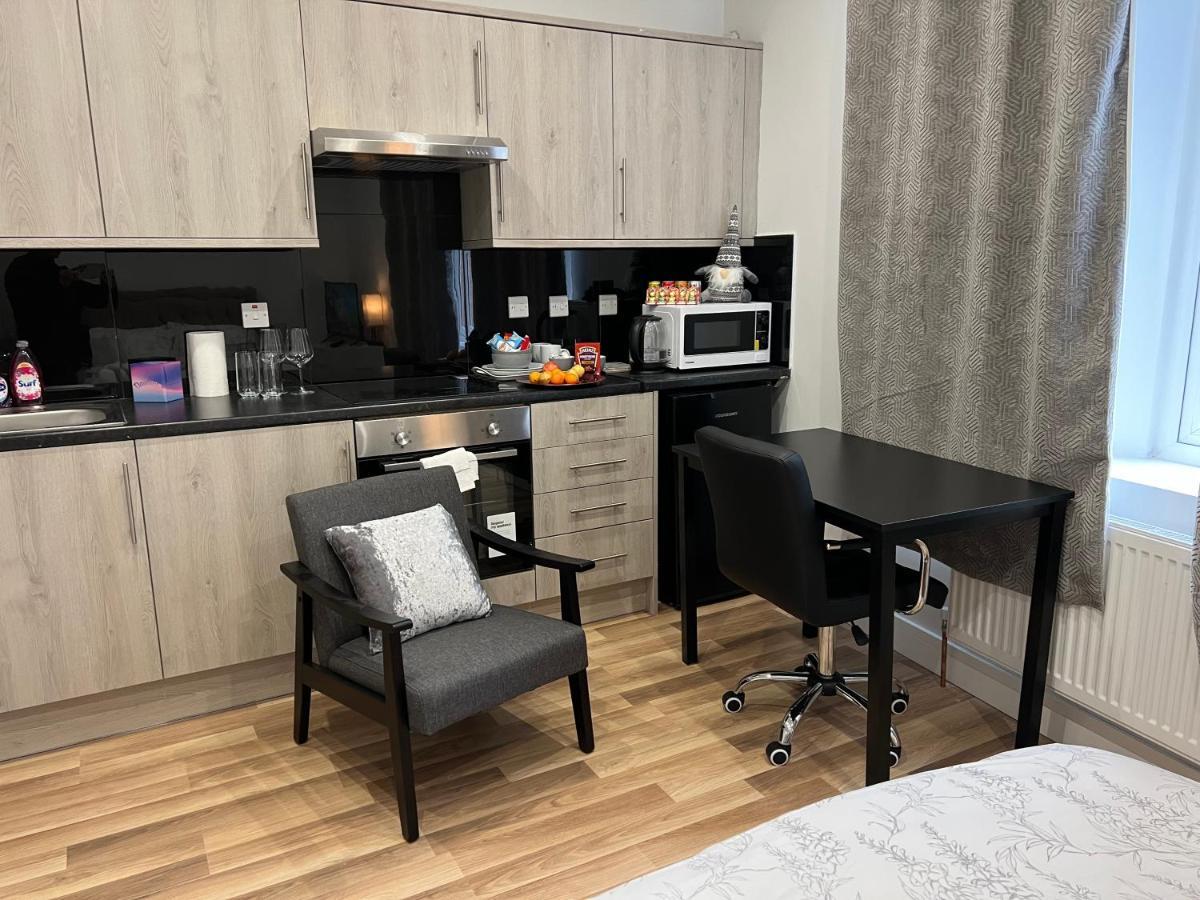 The Grande Residence - Close To Central London & Next To Northfield Tube Station Hanwell Екстериор снимка