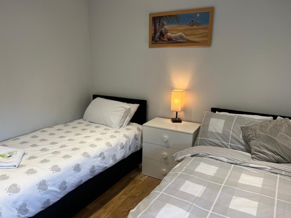 The Grande Residence - Close To Central London & Next To Northfield Tube Station Hanwell Екстериор снимка