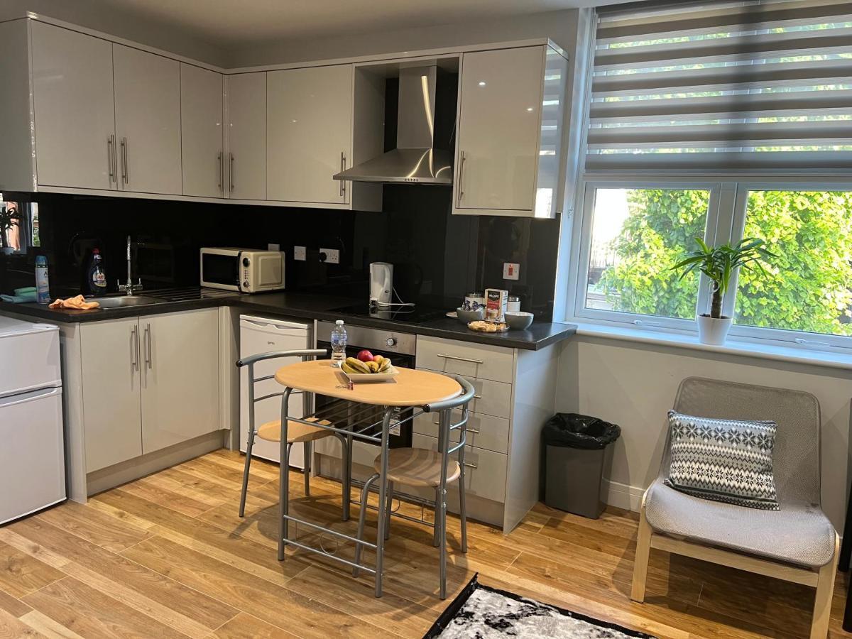 The Grande Residence - Close To Central London & Next To Northfield Tube Station Hanwell Екстериор снимка